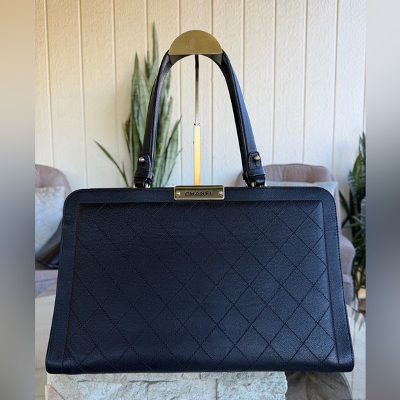 Chanel Grained CalfSkin Stitched Large Shoulder Bag - Picture 5 of 13